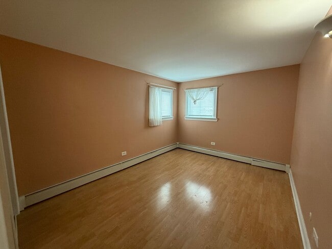Photo - Bright 1bedroom/1bath Apartment Close to T...
