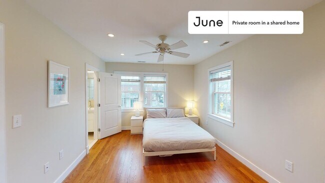 Room in Shared 3 bed/3 bath home in Capitol Hill