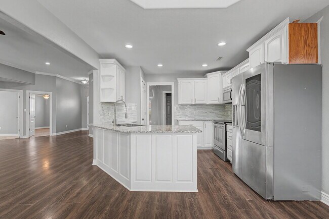 Photo - "Discover Your Dream Home: Spacious 4-Bedroom Retreat in Rogers, AR!"