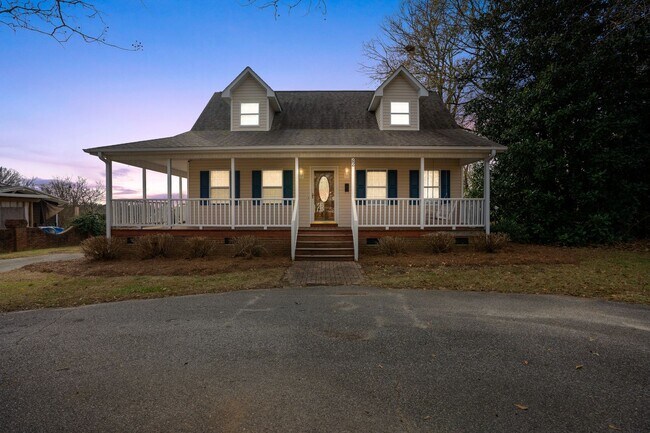 Photo - Beautiful 3 BR, 3BA Home-District 1 Schools, Walking Distance to Downtown Inman