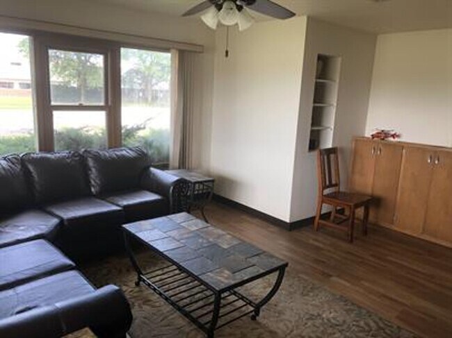 Photo - 7 Bed 2.5 Bath House for Rent