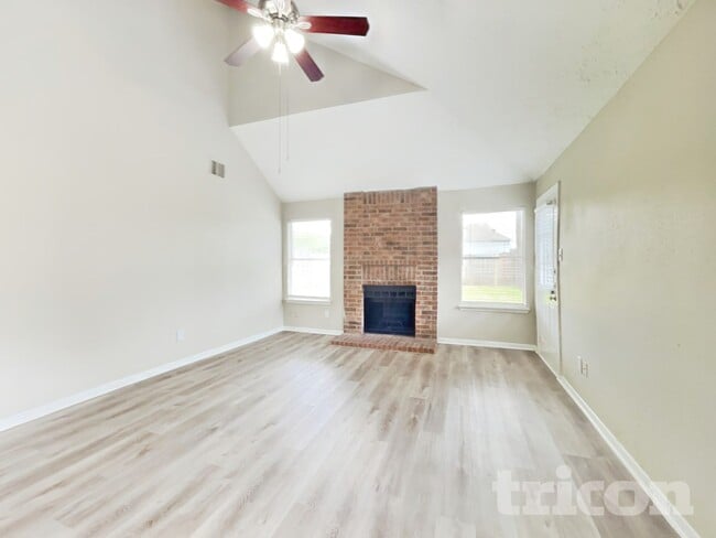 Photo - 2013 Greenwood Dr