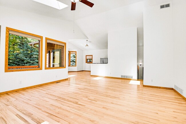 Photo - 30579 Rand Rd