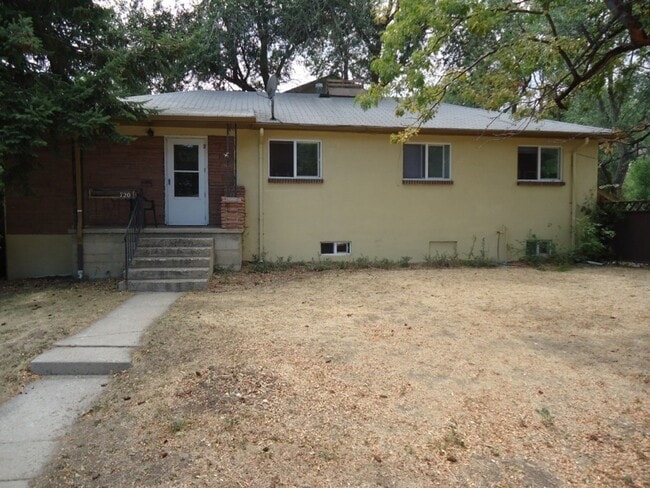 Photo - 4 bedroom near downtown Golden | Fenced in backyard | Mountain views