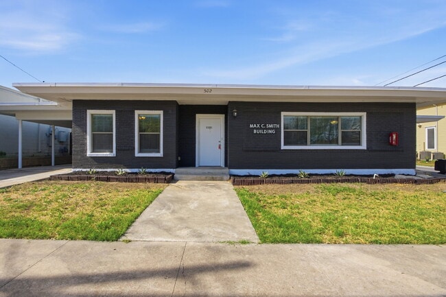 Photo - 302 W San Antonio St Unit 101