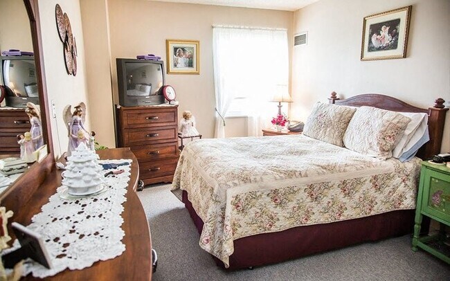 Photo - 404 St Louis Ave