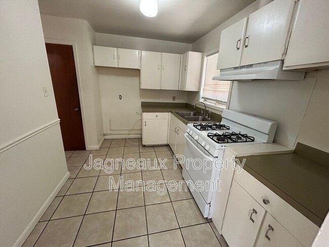 Photo - 301 Doc Duhon St