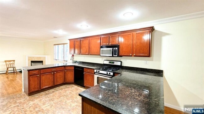 Photo - 461 Lawn Ave Unit B