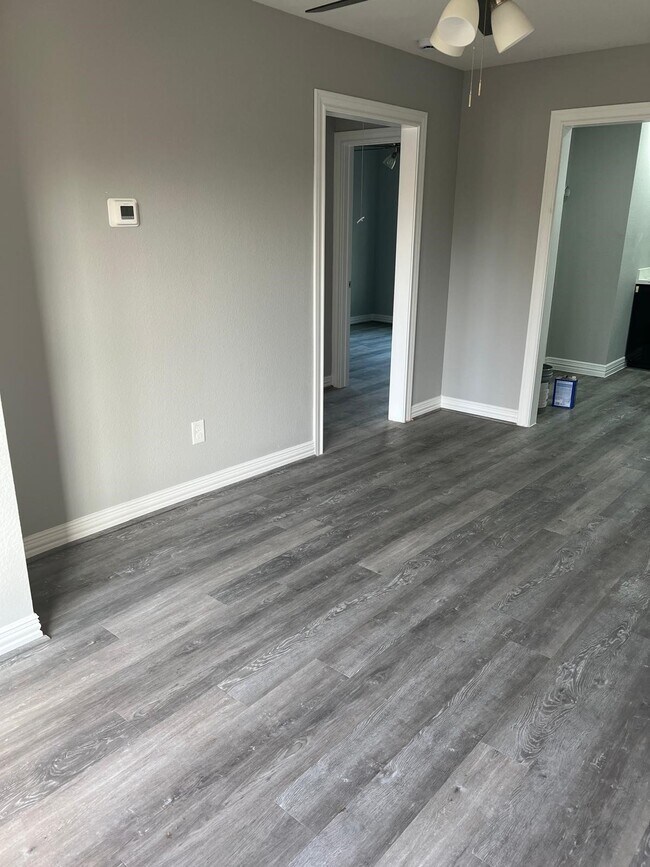 4011 Delano St Unit 4