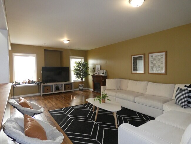 Photo - 653 N Edgemere Dr Unit 1