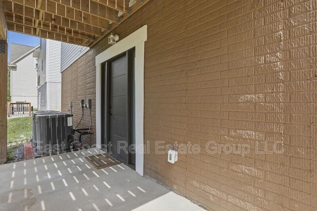 Photo - 530 N Third St B