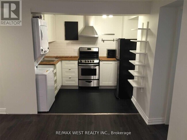 Photo - 152 Dowling Ave Unit 4