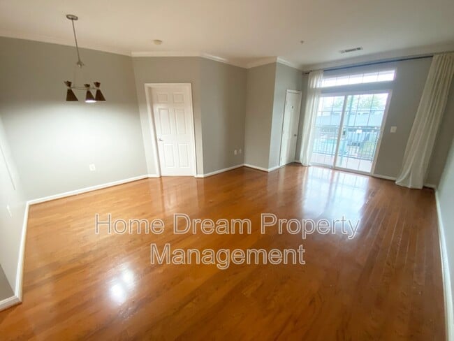 Photo - 2465 Army Navy Dr