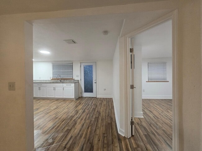 Photo - 3901 Lakewood Rd