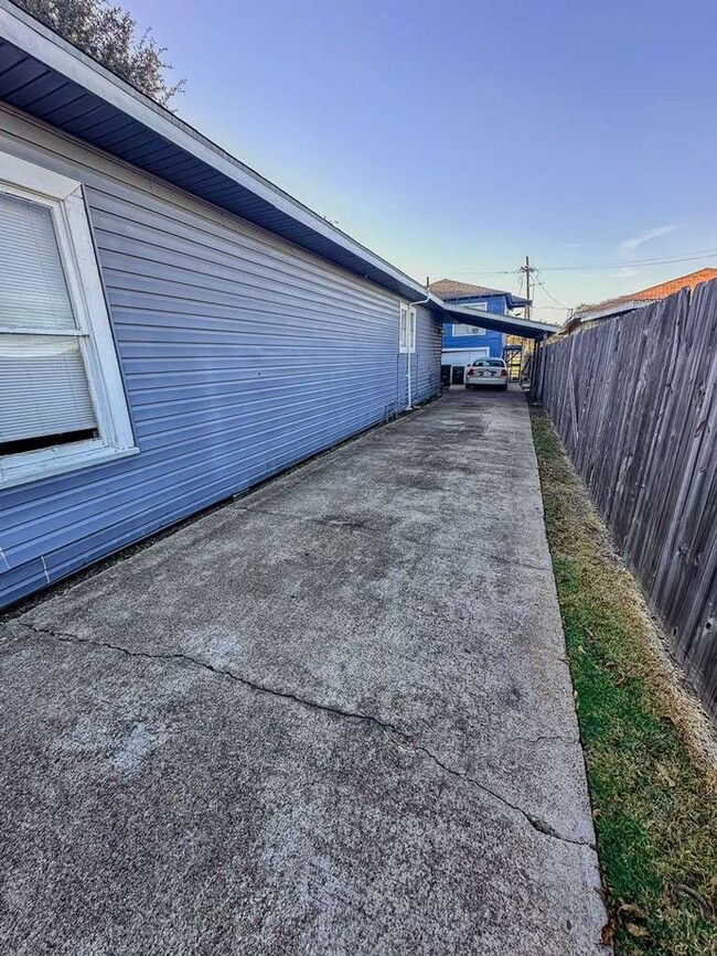 Building Photo - 1409 10th St Unit 1409 10th St Rear