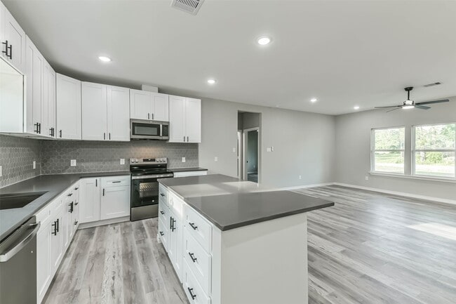 Building Photo - 106 County Rd 3704