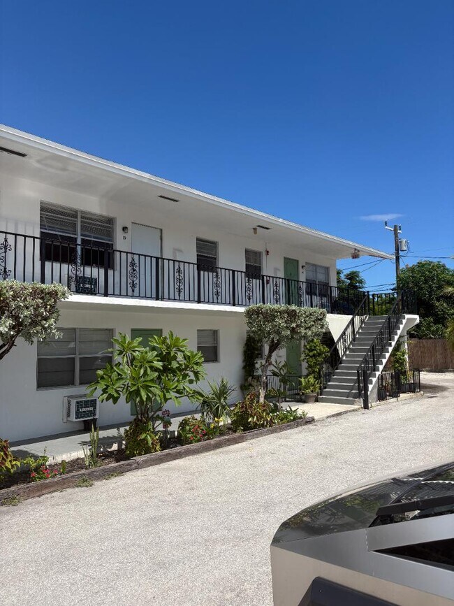 Building Photo - 1406 Barton Rd Rental