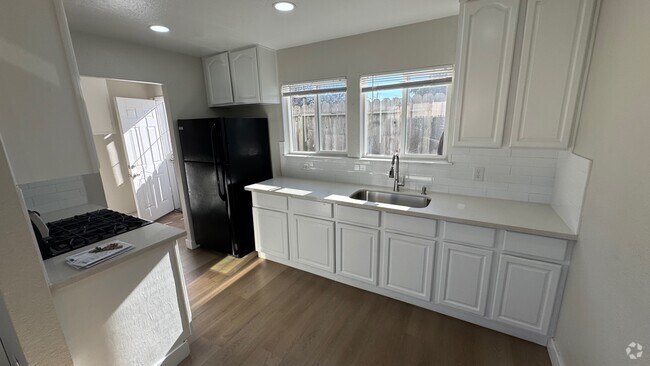 Building Photo - 538 Douglas Ave Rental