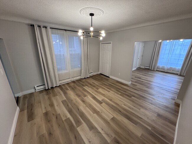 Photo - 454 Vera Pl Unité 1