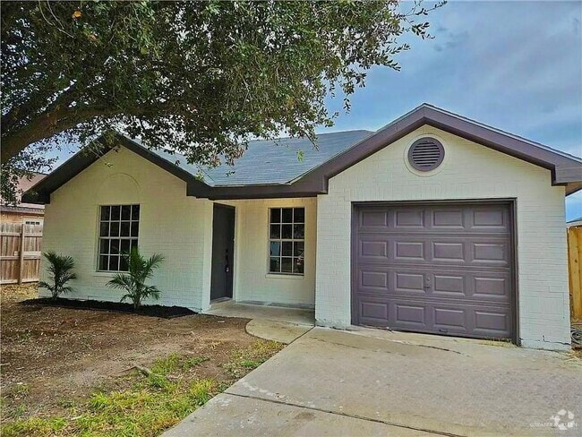 Building Photo - 3018 Brenda St Rental