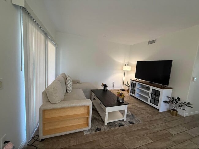 Photo - 17230 Newhope St Unidad 214