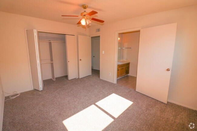 Building Photo - Freshly Repainted Rental