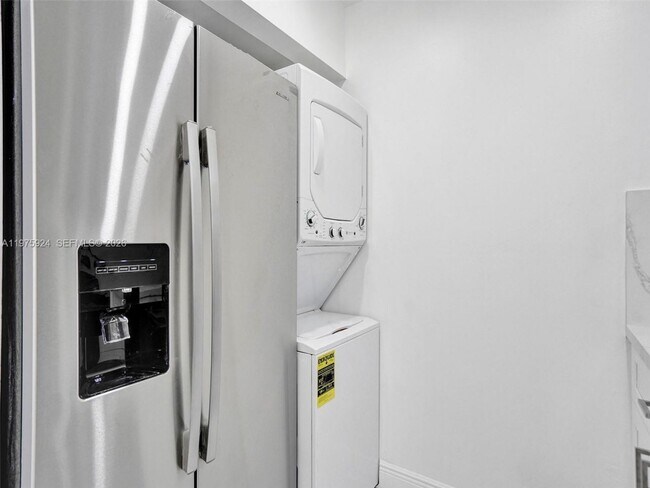 Photo - 10051 Winding Lake Rd Unidad 2