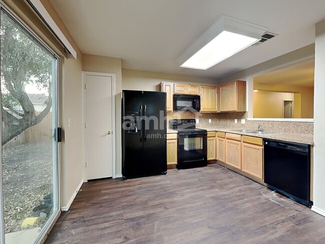 Photo - 6733 Doyal Dr