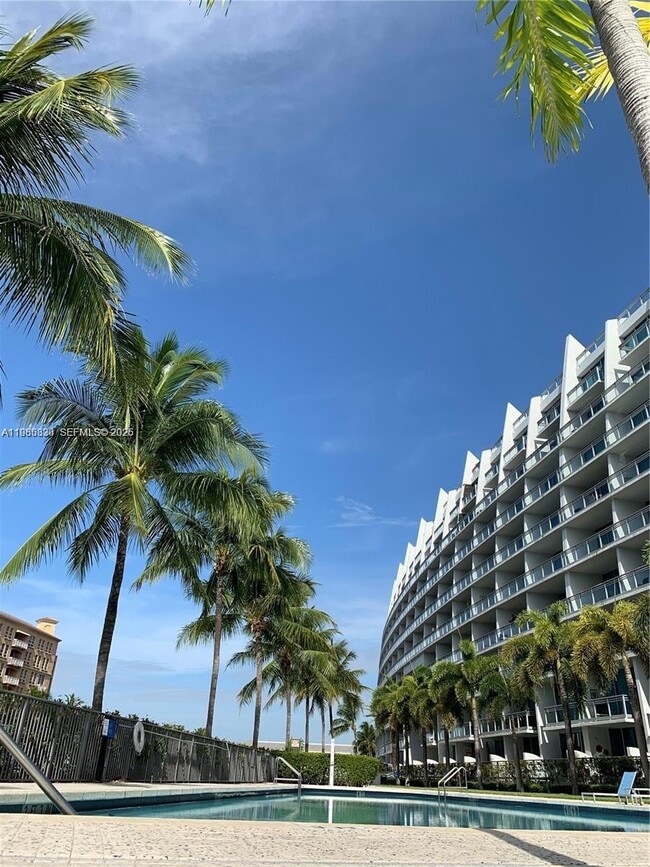 Building Photo - 2950 NE 188th St Unit 543