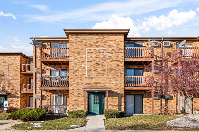 Building Photo - 1324 Geneva Dr Unit 3B
