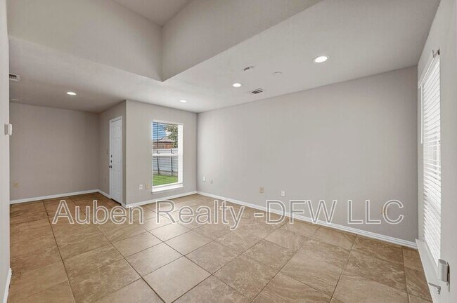 Photo - 902 Wentwood Dr