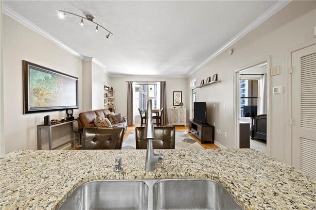 Photo - 1101 Juniper St NE