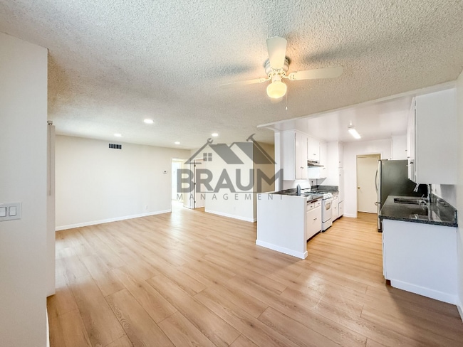 Photo - 6041 Whitsett Ave Unit 201