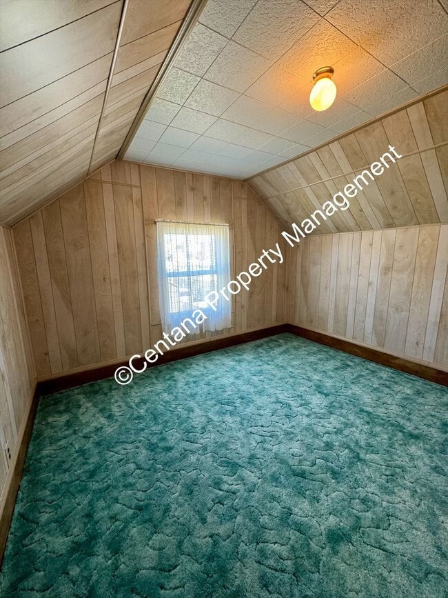 Photo - Huge 3 bedroom house with 2 bonus rooms an...