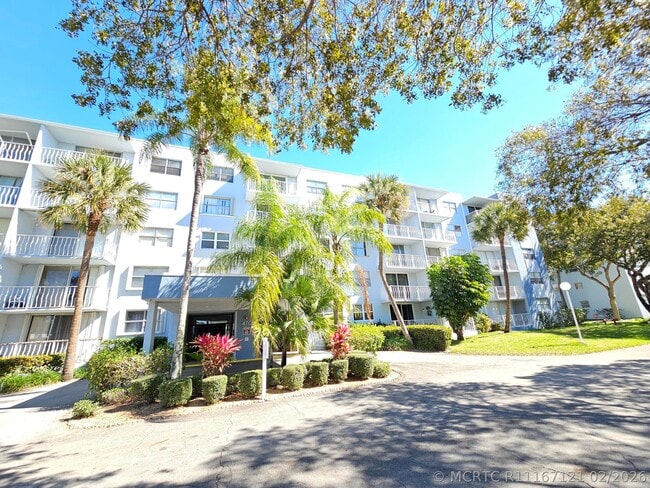 Building Photo - 470 Executive Center Dr Unit 2g