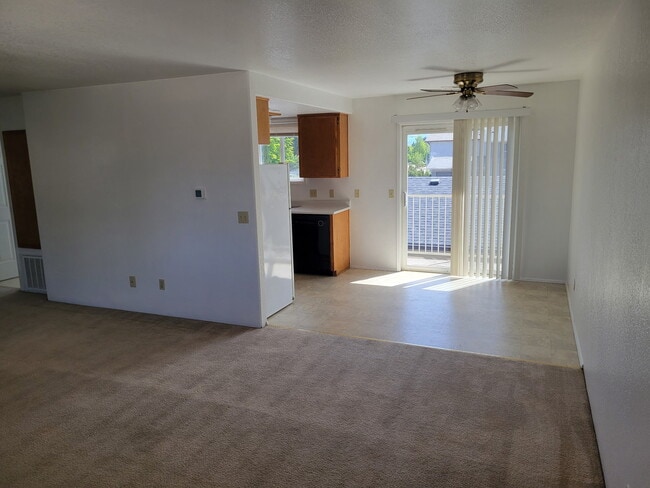 Building Photo - 1883 Kellenbeck Ave Unit 1
