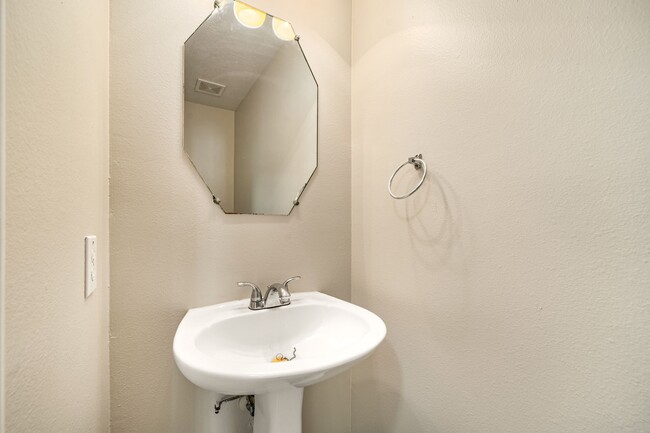 Building Photo - 3434 Fiorella Way