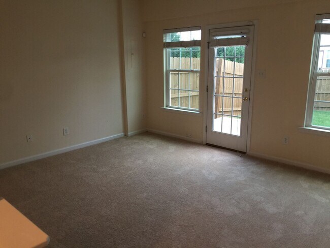 Photo - Beautiful Townhouse To Rent in Easter Henrico