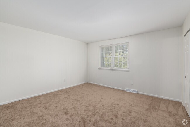 2BR, 1BA - 945SF - Primary Bedroom
