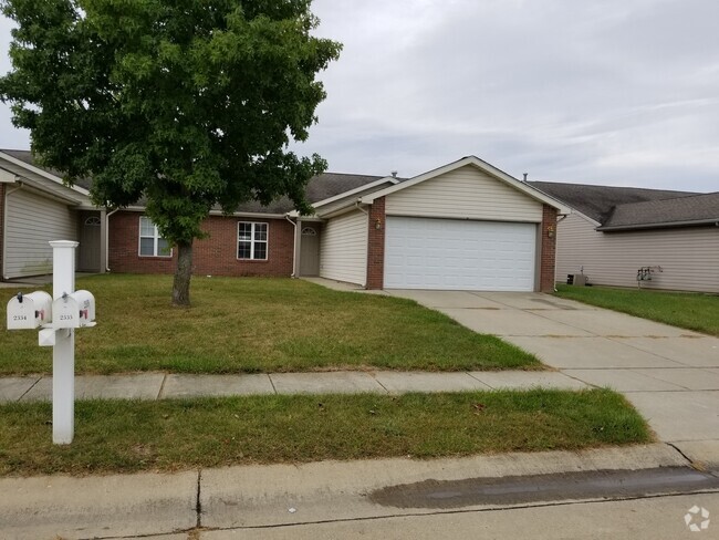 Building Photo - Beautiful 3BD 2BA Duplex with Pond Views Rental