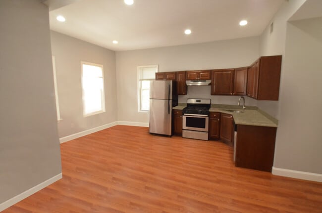Photo - 194 Marion St