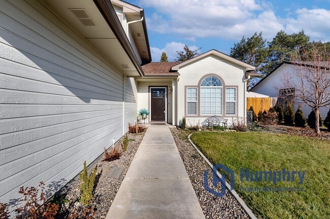 Photo - Beautiful home located just minutes from Settler's Park!