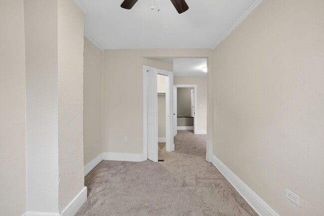 Photo - 5822 Bryant St