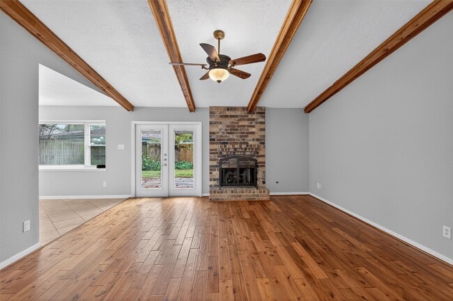 Photo - 9723 Halkirk St