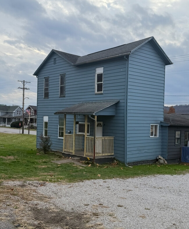 Building Photo - 811 3rd St Unit House