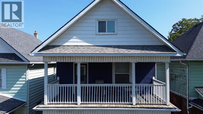 Photo - 328 Gladstone Ave