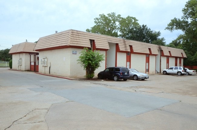 The Coves On Memorial Apartments For Rent in Tulsa, OK