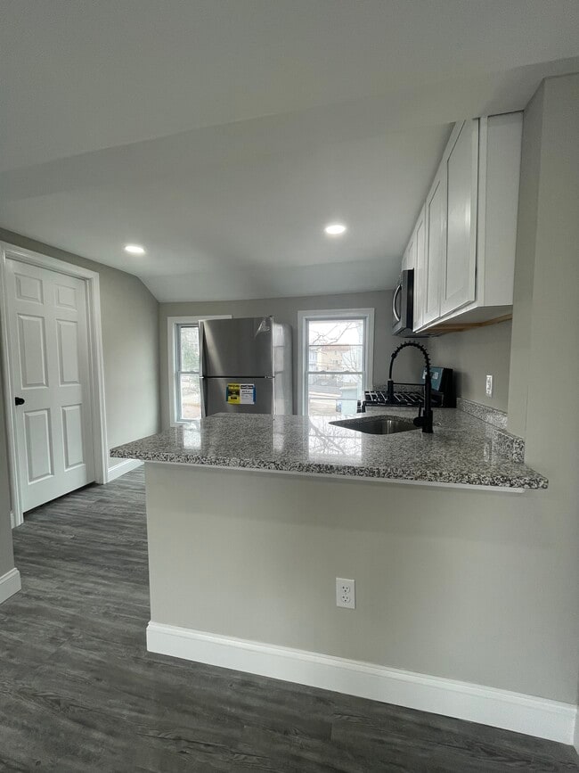 Building Photo - 154 Earle St Unit 3 Rental
