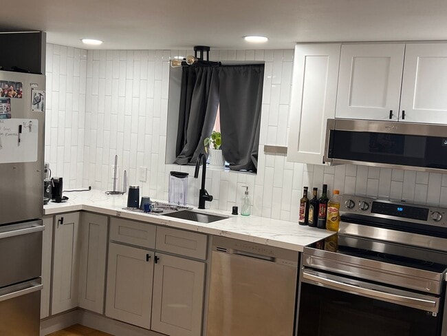 Photo - Mt Baker lower unit 2 bed and 1 bath next ...