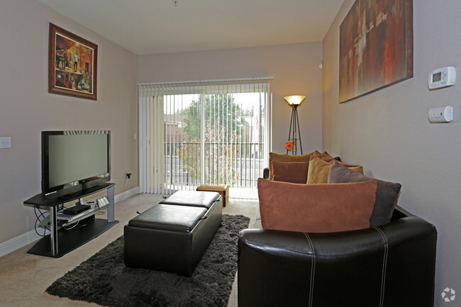 2BD, 2BA - 975 SF - River Walk Villas Apartments